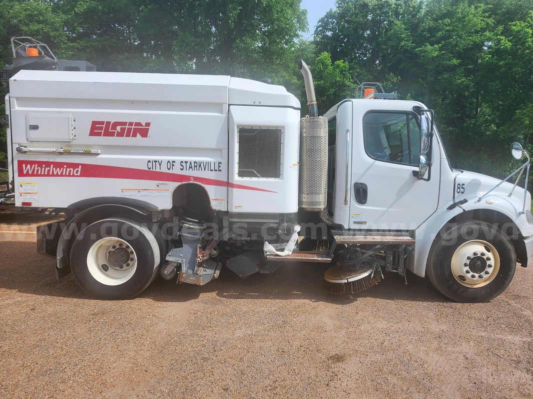 2015 Freightliner M2 106