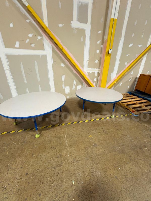3 circular tables