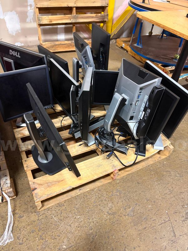 12 Dell Computer Monitors