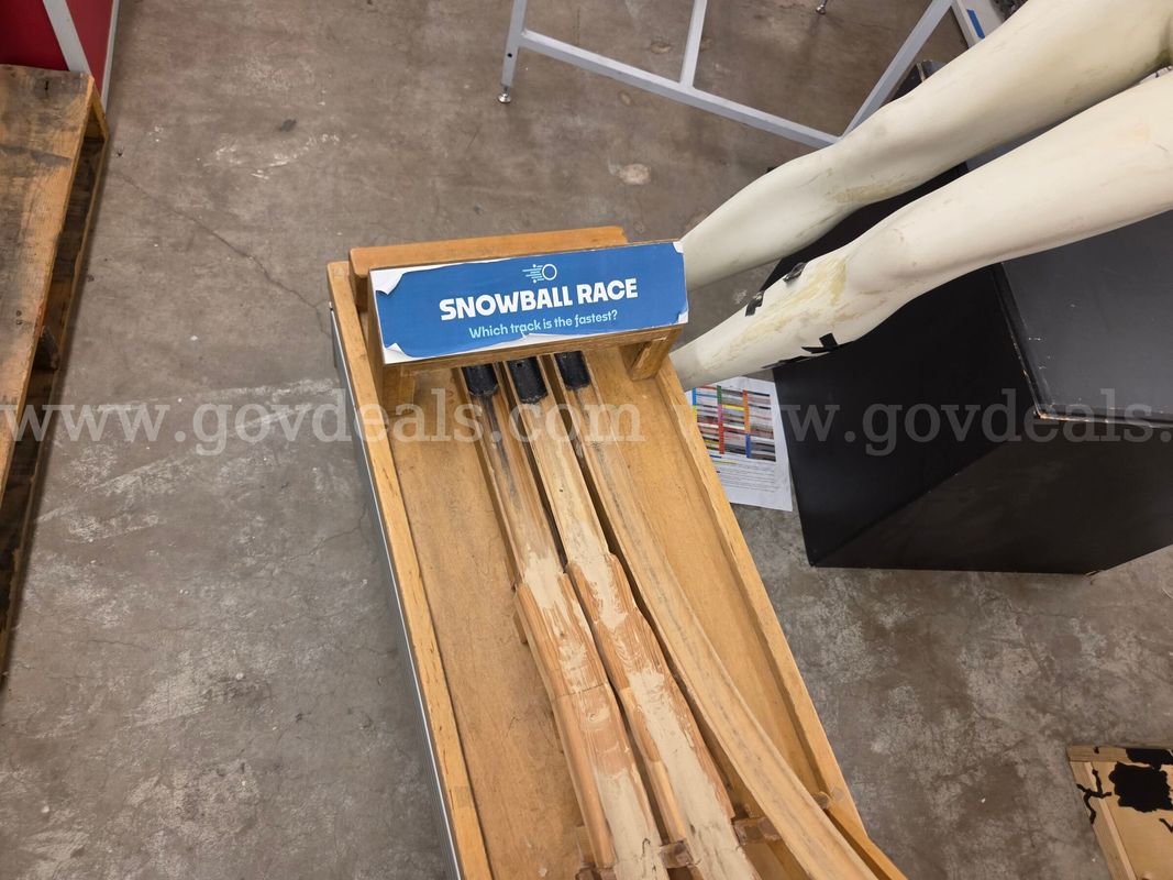 “Snowball Race” Interactive Wooden Gravity and Physics Museum Exhibit