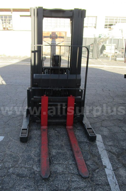 Used Raymond RRS30 Electric Reach Forklift Truck Capacity 950lb-1,375lb 101.2 hours