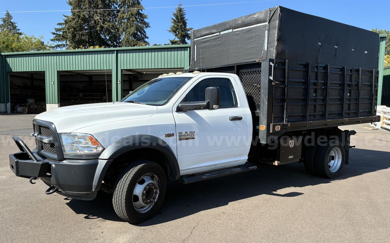 2016 RAM 5500 4x4 FLAT BED DUMP BOX- CHIPPER CAGE