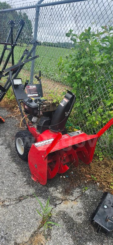 1994 Snapper Snow Blower 30'