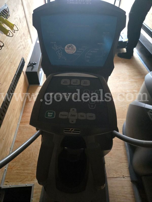 OCTANE FITNESS ELLIPTICAL TRAINER