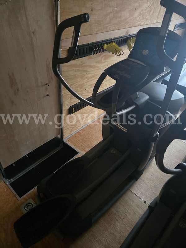 OCTANE FITNESS ELLIPTICAL TRAINER