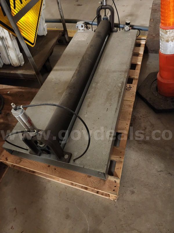 Squeeze Roll Sign Applicator