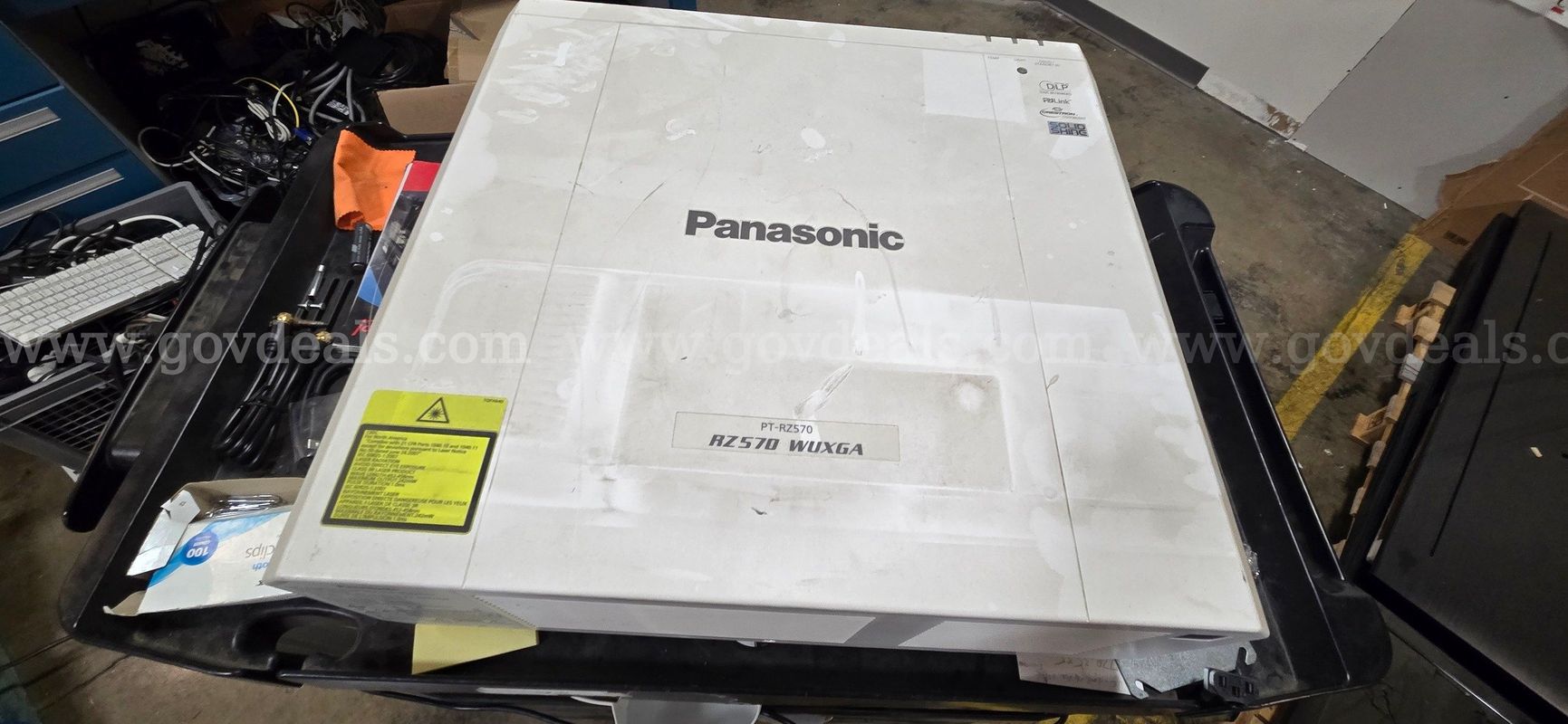 Panasonic PT-RZ570 WUXGA projector