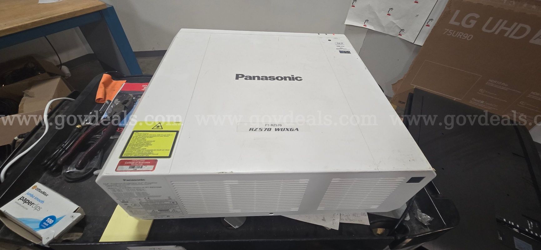Panasonic RZ570 WUXGA projector