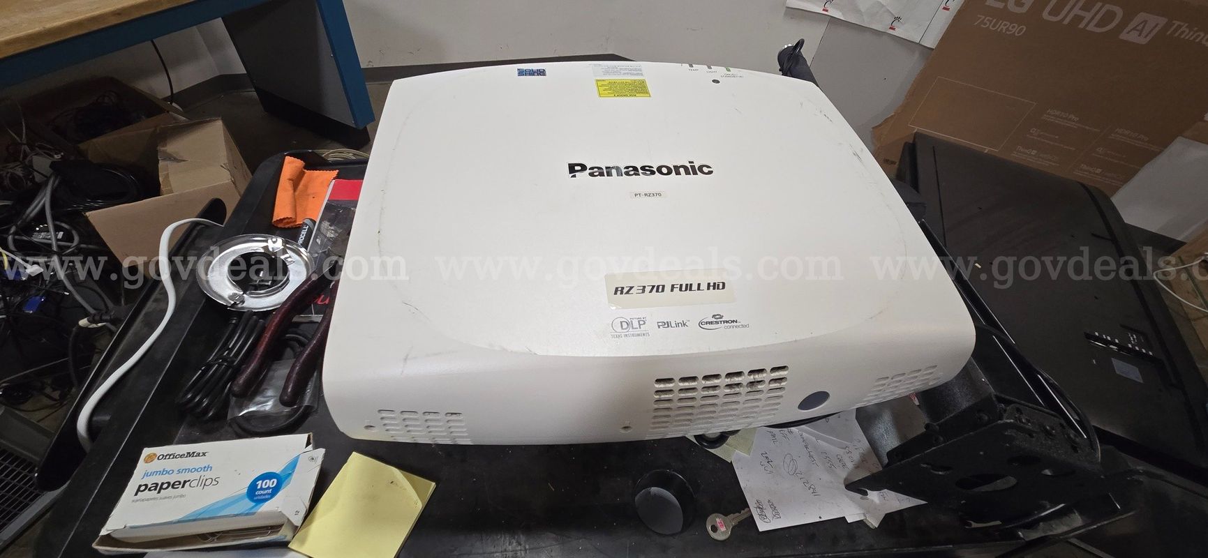Panasonic RZ370 Full HD projector