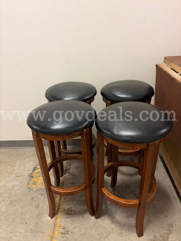 Lot of 4 30'' Swivel Barstools