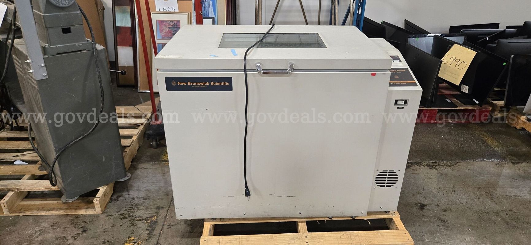New Brunswick Scientific C25 Incubator Shaker