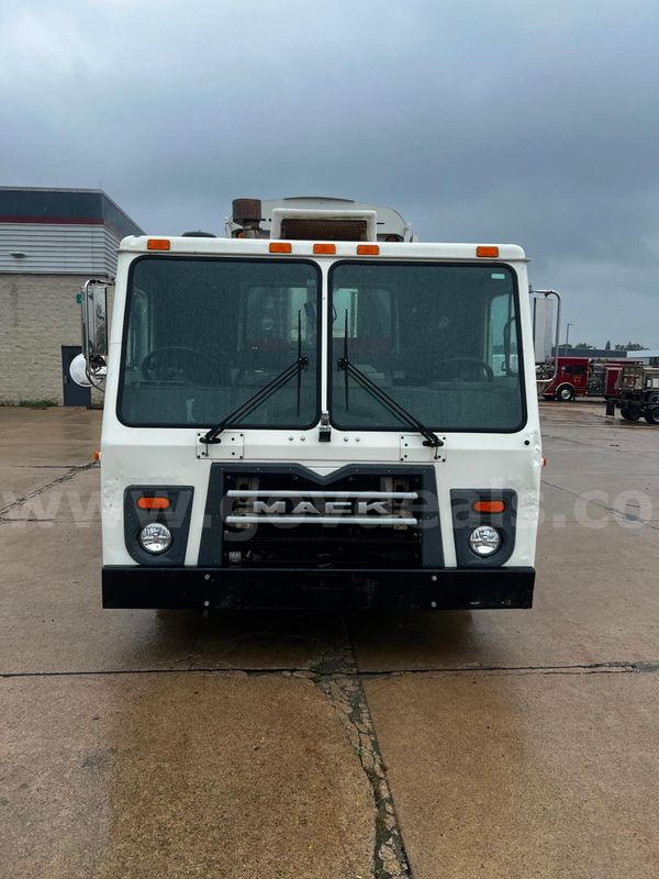 2014 Mack LEU600 Labrie Refuse Truck Side Load