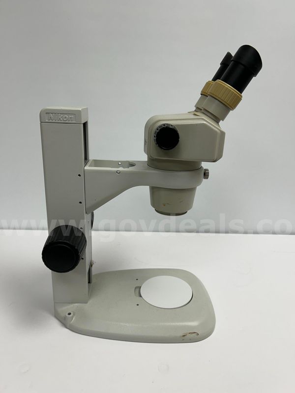 Nikon Binocular Stereo Zoom Microscope with Heavy-Duty Track Stand