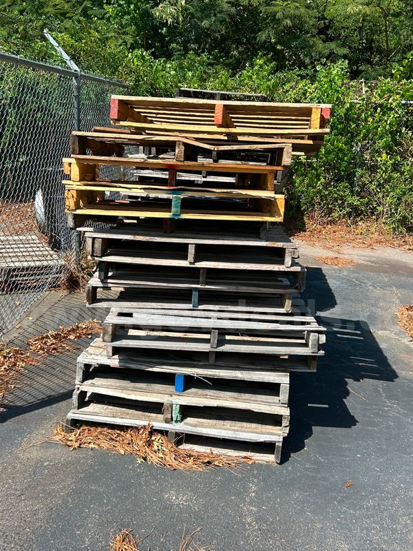 Lot of Assorted Pallets