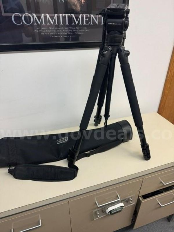 Dynex DX-MW010 Professional Camera Tripod with Carrying Case