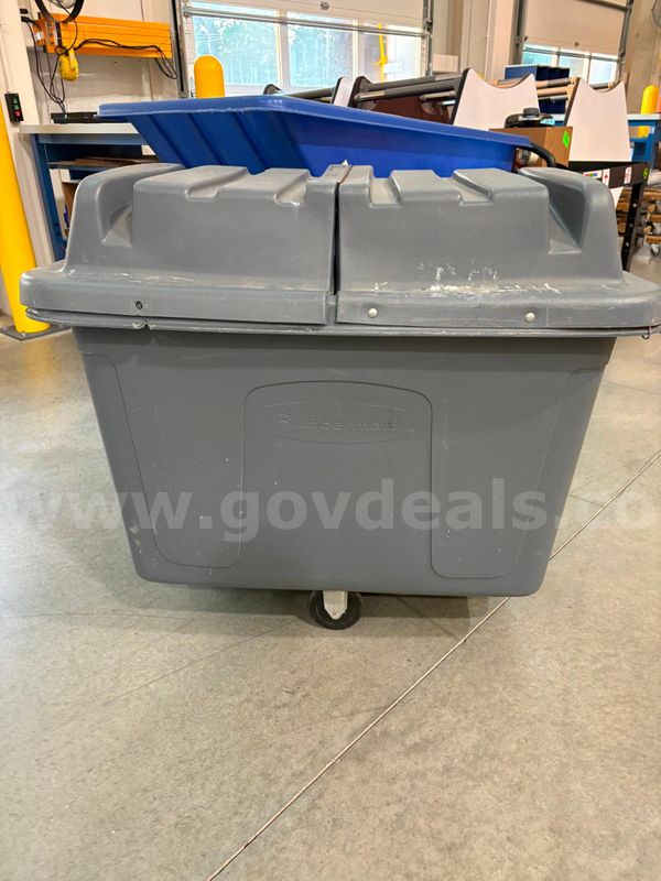 Rubbermaid cube truck