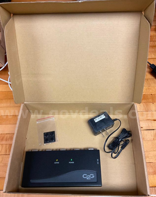 4-port UXGA Monitor splitter/extender
