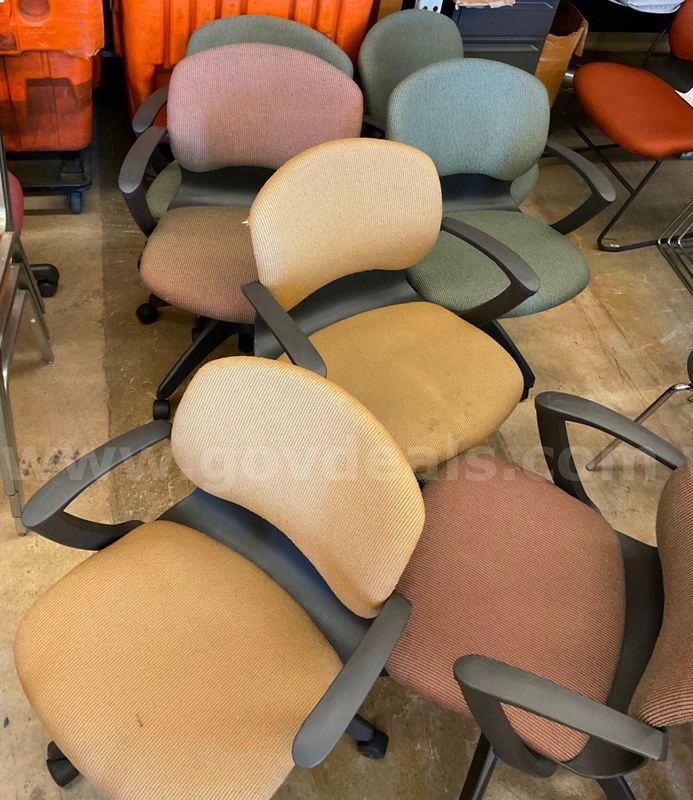 Lot of 7 rolling chairs