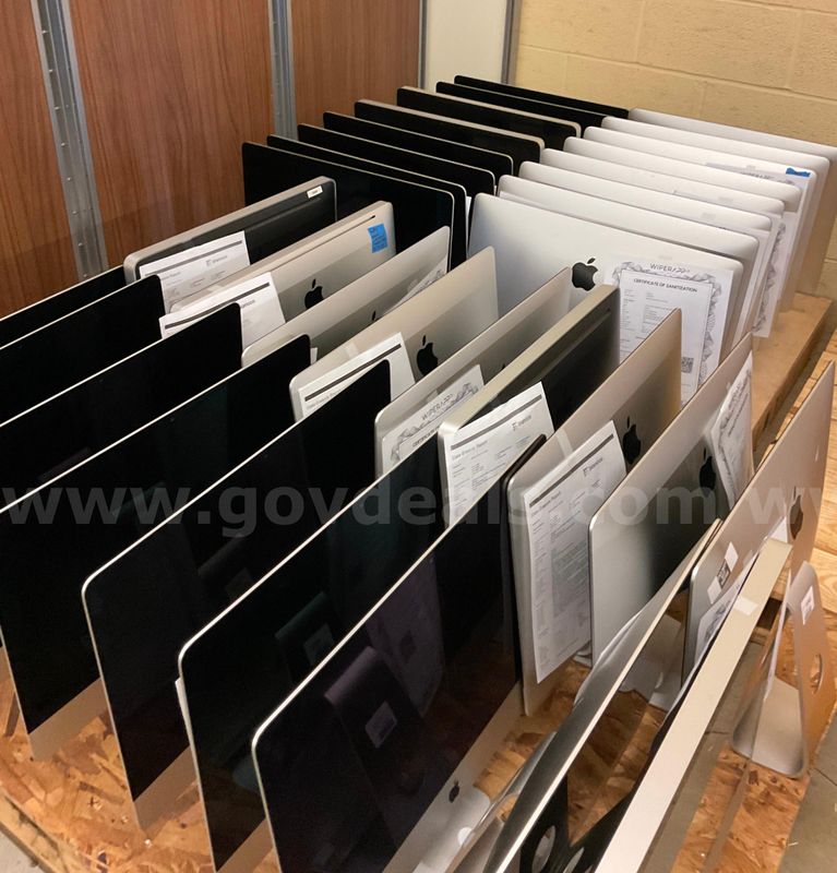 Lot of 34 iMacs with Power Cords
