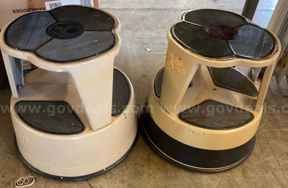 Lot of 2 step stools