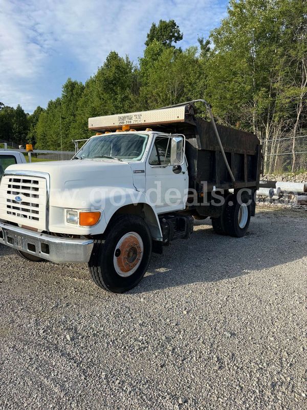 1995 Ford F700 Dump Truck