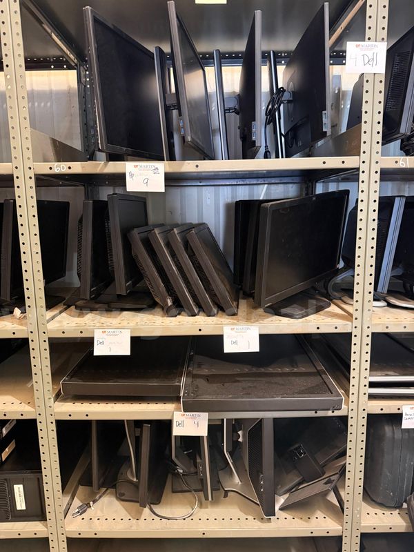 one lot of monitors