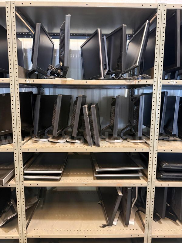 one lot of monitors