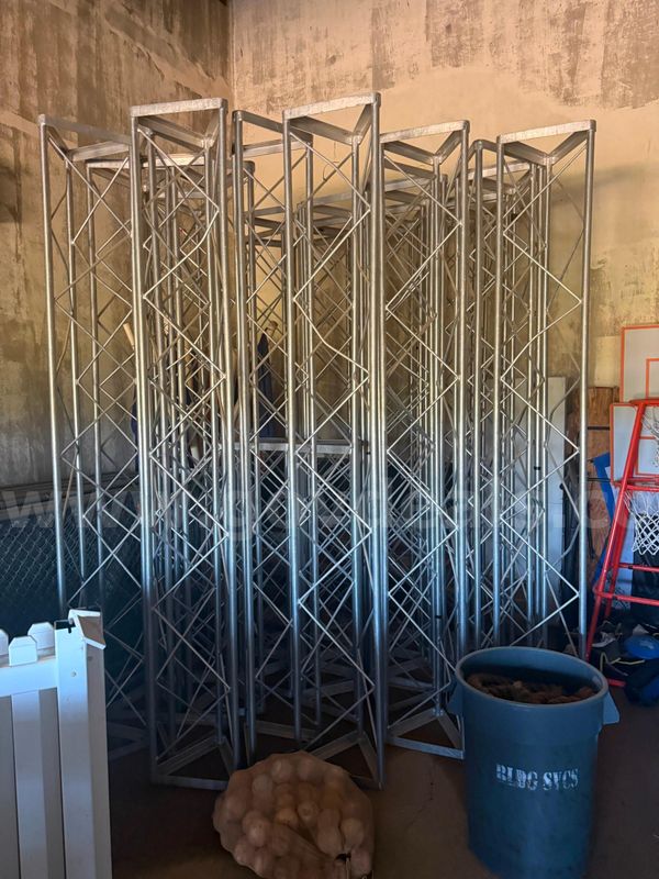 One lot of aluminum trusses and corners
