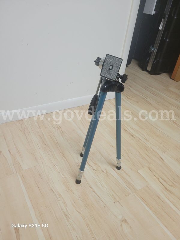 Hollywood Pyramid Tripod