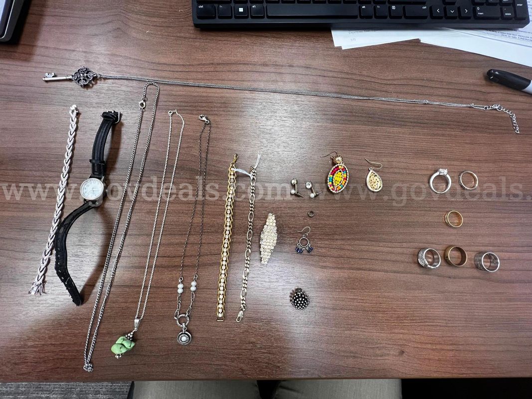 Lot of assorted COSMETIC jewelry (rings, bracelets, necklaces, etc.)