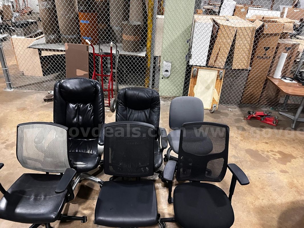 Lot of 6 Rolling Office Chairs