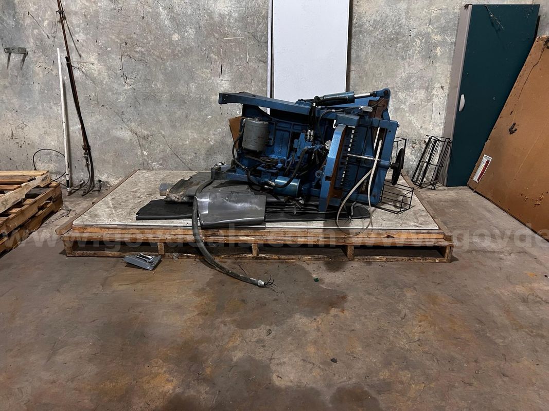 Challenge Industrial Paper Cutter