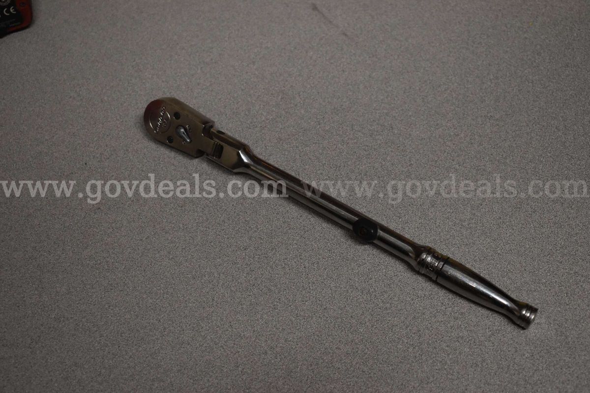 Locking Flex Head Ratchet 3/8