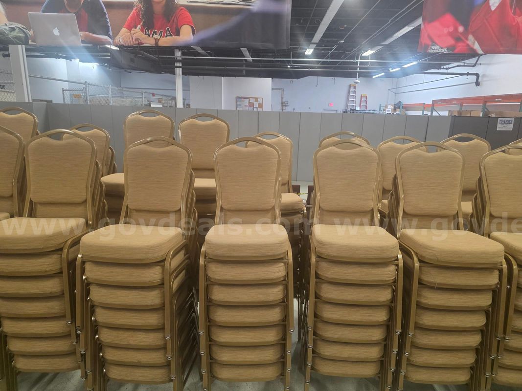 LOT: (199) BANQUET CHAIRS