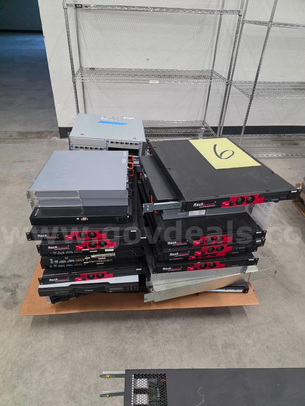 (1) lot of server blades and parts [internal #06]