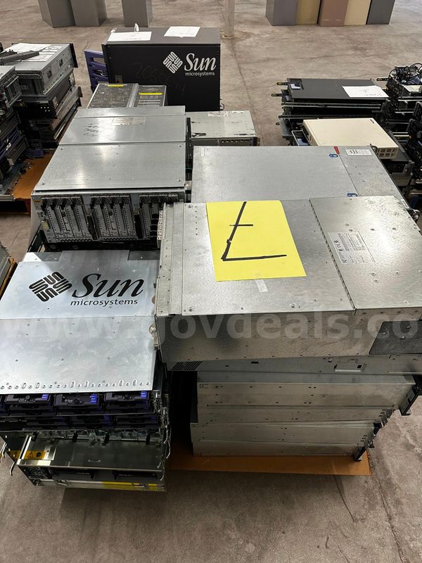 (1) LOT OF SERVER BLADES AND PARTS [internal #07]