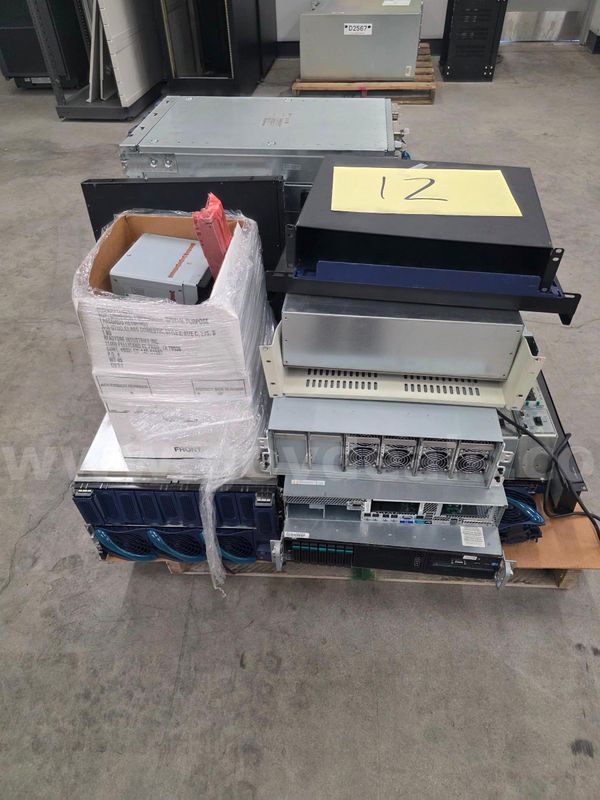 Lot: Server blades and parts [internal #12]