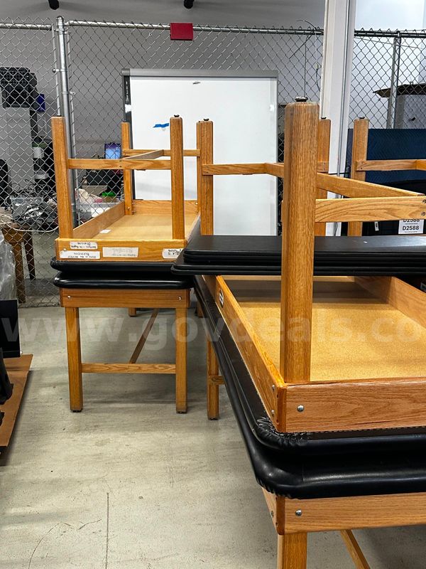 LOT: 6 ATHLETIC TAPING TABLES
