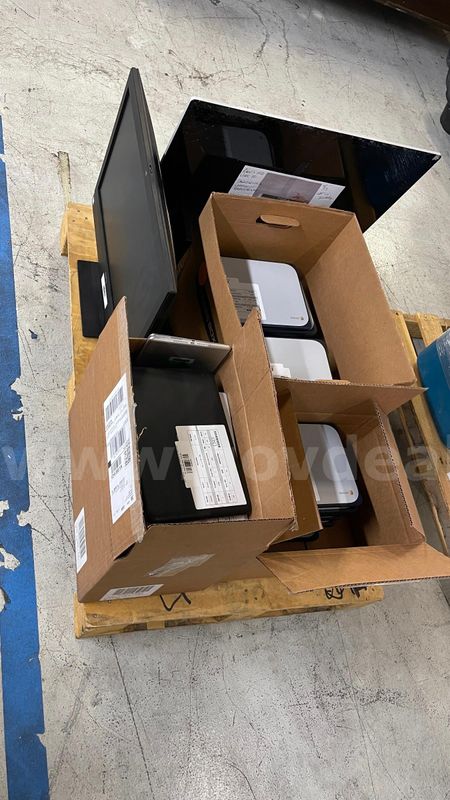Lot: 2 Desktop ALL in Ones 30 laptop/chromebooks - Untested