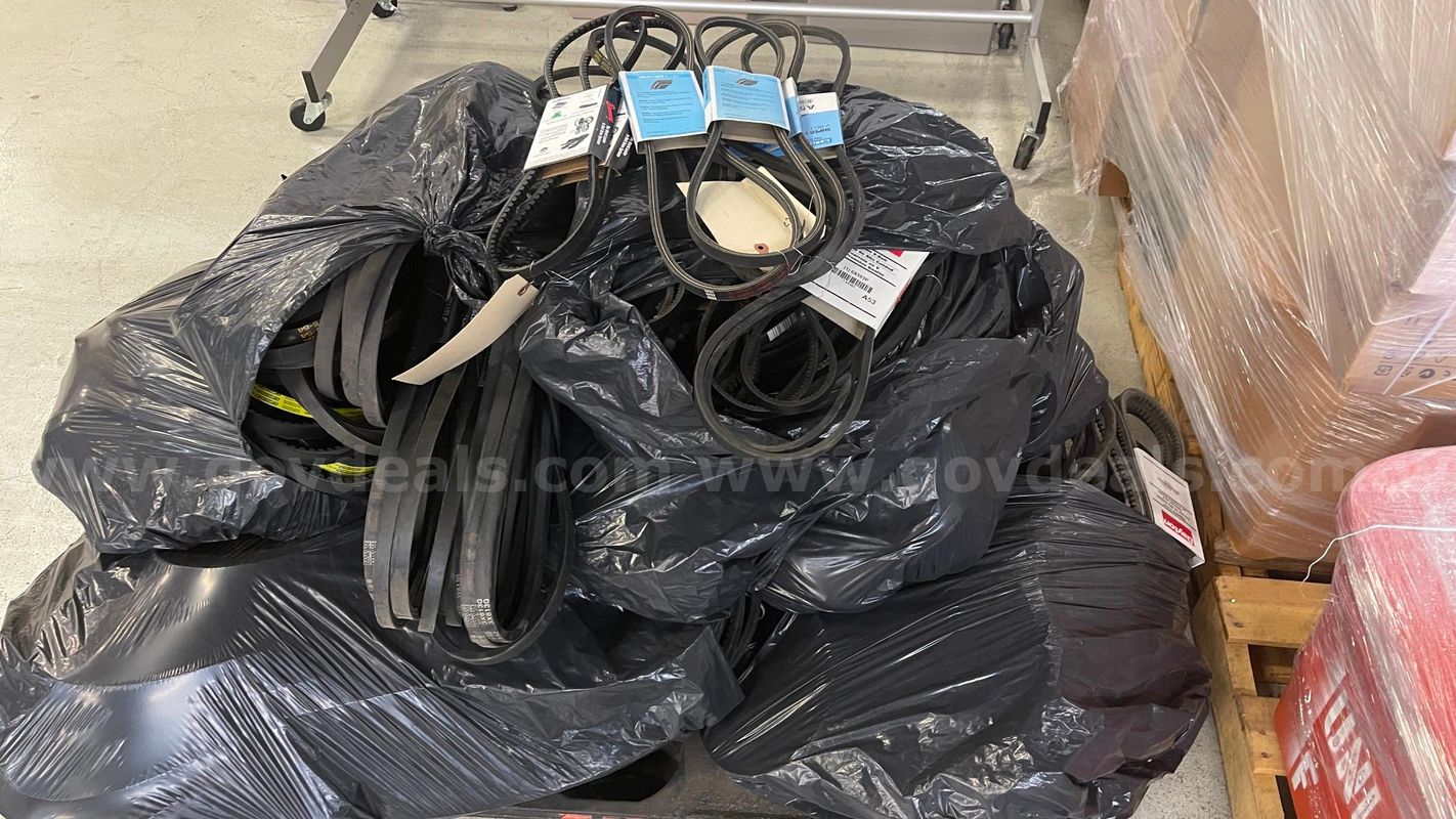 Lot: Pallet of timing belts - conditions and counts unknown