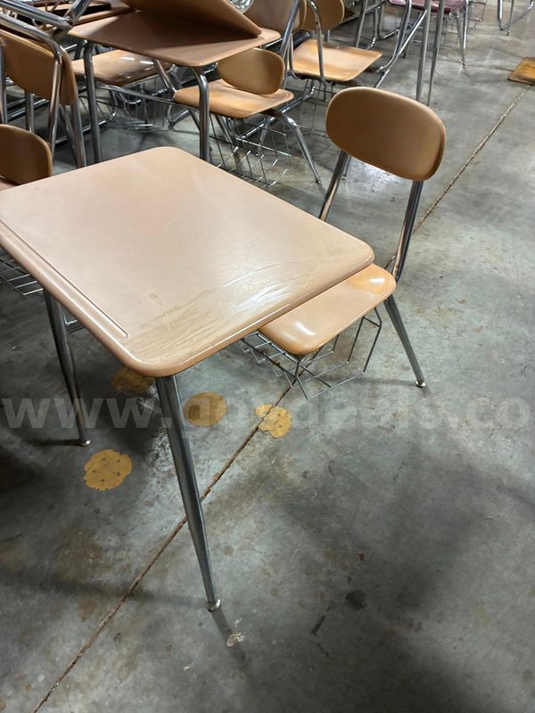 25 Student sleigh desks