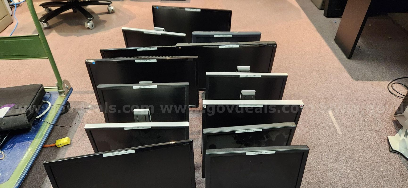 Lot of 12 Computer Monitors