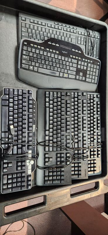 Lot of 6 Keyboards