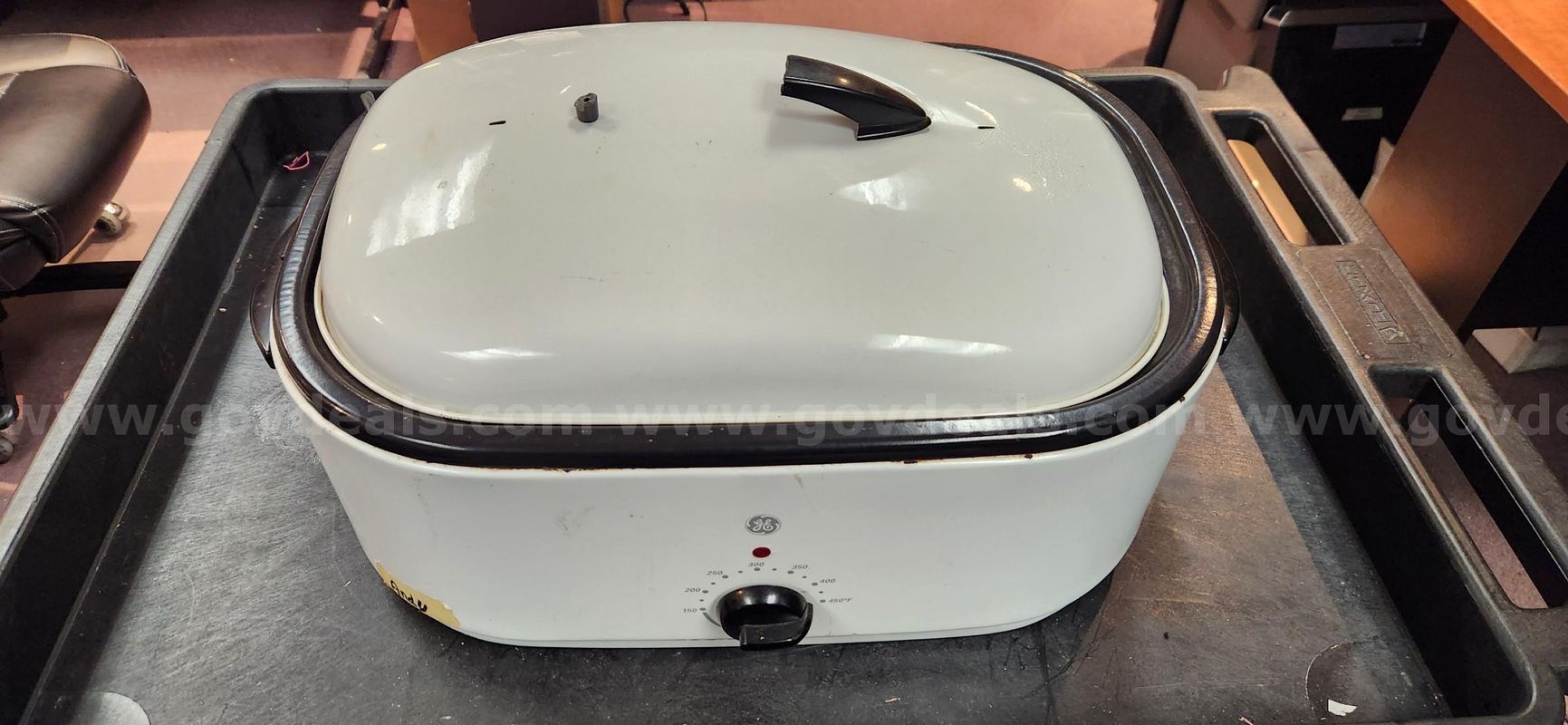 Lot of 1 Slow Cooker