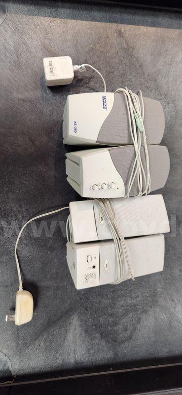Lot of 2 Computer Speakers