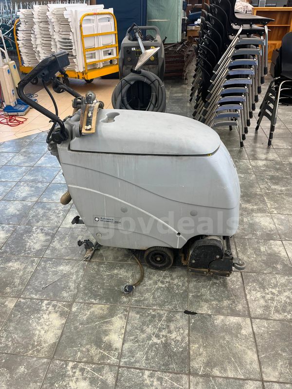 ADVANCE FLOOR MACHINE