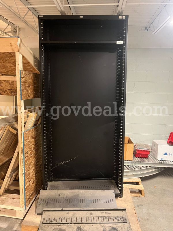 METAL SHELVING UNIT