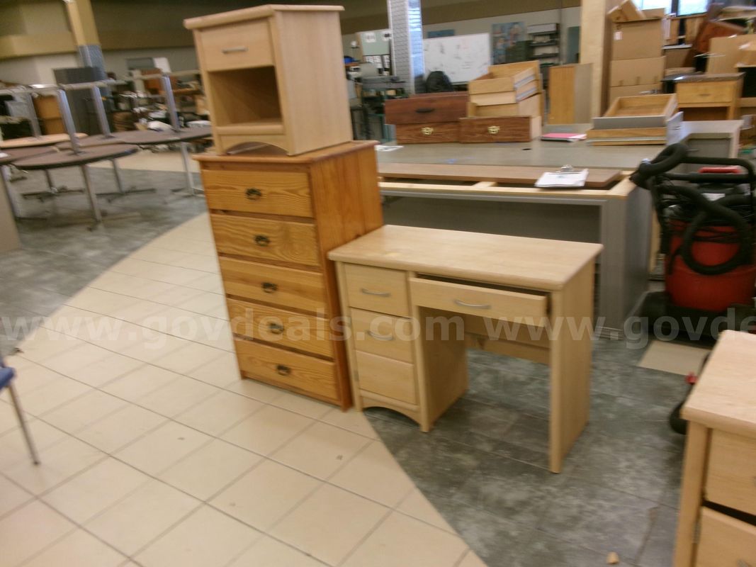 Dresser/Nightstand/Desk