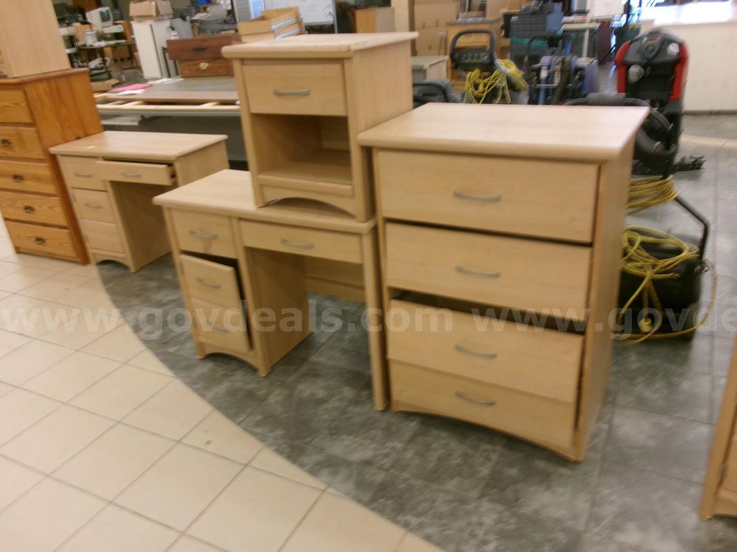 Dresser/Nightstand/Desk