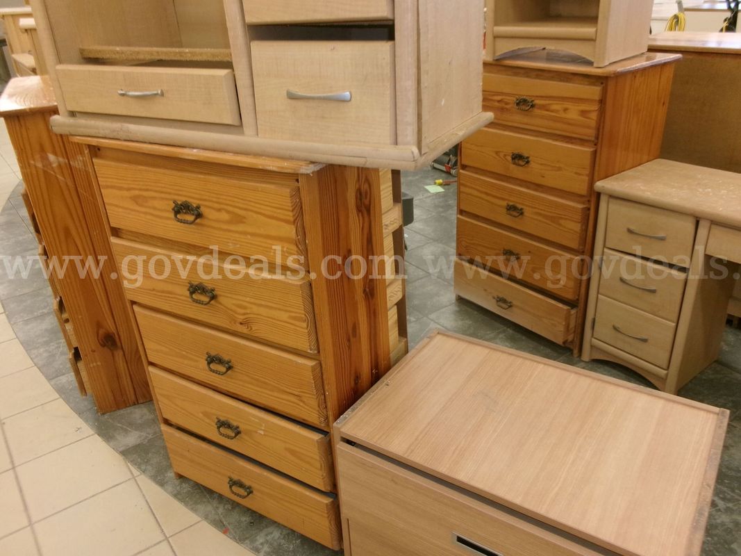 Dresser/Nightstand/Desk